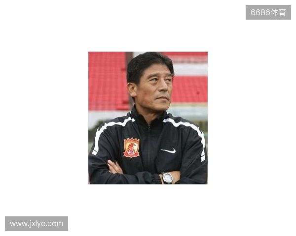 渝媒：李章洙在重庆被球迷请吃火锅，他直接吃的红锅微辣